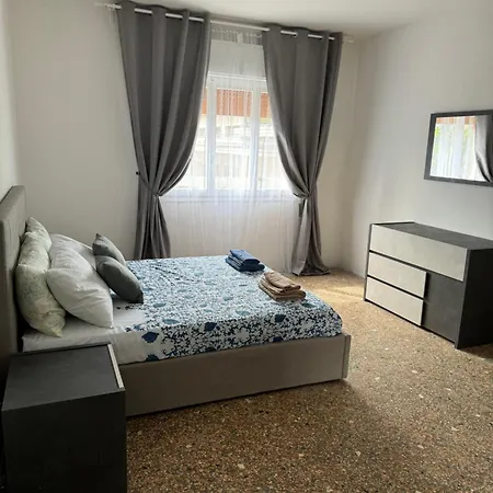 Venice Grey Apartment *